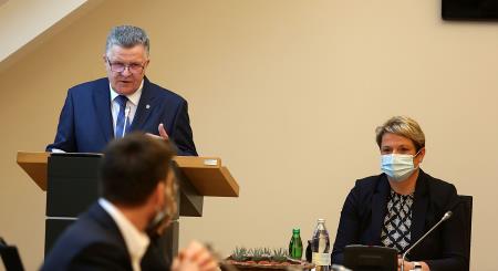 VLADA NA OBISKU V CERKNICI 05 FOTO LJUBO VUKELIČ